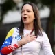 María Corina Machado fue retenida tras una manifestación en Caracas; denuncian violencia durante el suceso y exigen explicaciones.