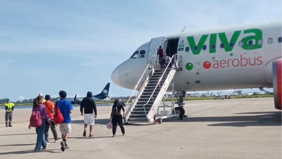 Viva Aerobús canceló vuelos Monterrey-EUA por aire polar y bajas temperaturas. Afectados deben contactar para reprogramaciones.