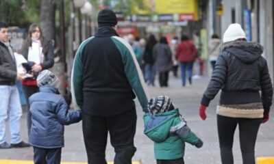 Regreso a clases en Nuevo León será opcional por frío extremo; temperaturas de 2°C previstas. Autoridades piden precaución.