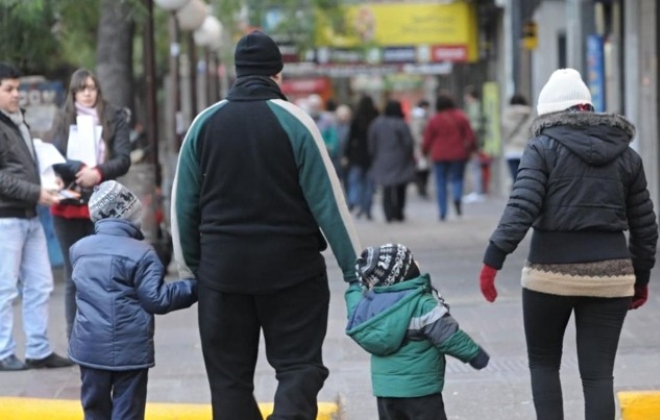 Regreso a clases en Nuevo León será opcional por frío extremo; temperaturas de 2°C previstas. Autoridades piden precaución.