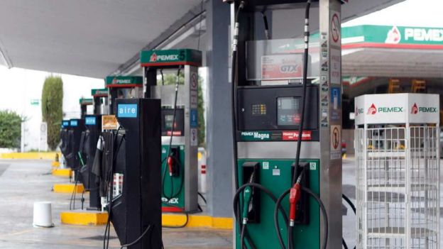 Durante su informe semanal, Escalante destacó que esta estación vende el litro de gasolina regular a 26.49 pesos