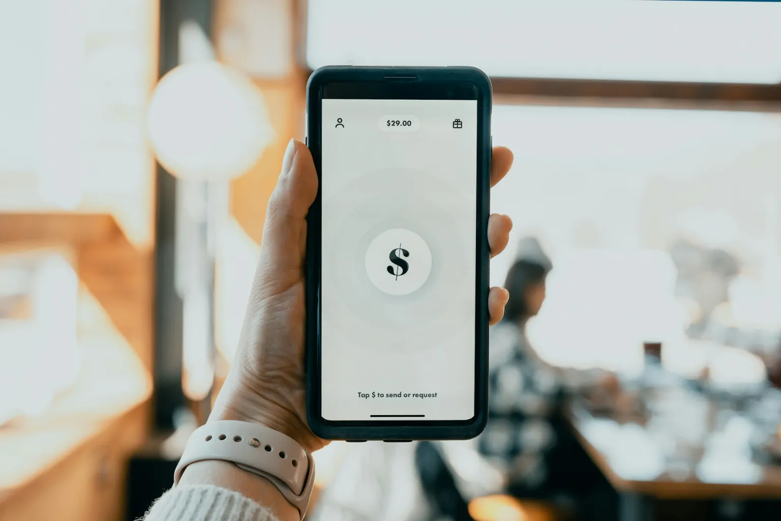 Además de permitir la transferencia de fondos entre personas, XMoney permitirá a los usuarios depositar dinero desde su cartera digital a su cuenta bancaria, facilitando una mayor flexibilidad en las transacciones.