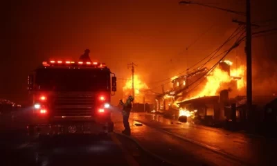 Los incendios han provocado la evacuación de más de 180 mil personas y causado daños a cerca de 10 mil edificaciones.