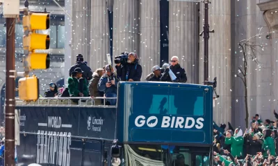 El propietario del equipo, Jeffrey Lurie, encabezó el evento y agradeció el apoyo incondicional de los seguidores.