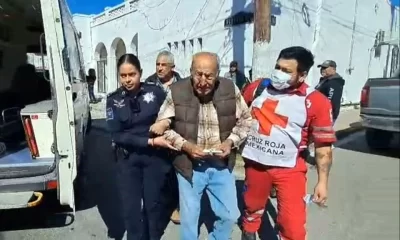 El adulto mayor fue trasladado a un hospital para recibir atención médica, mientras que el agresor fue esposado y llevado a los separos de la Policía Municipal.