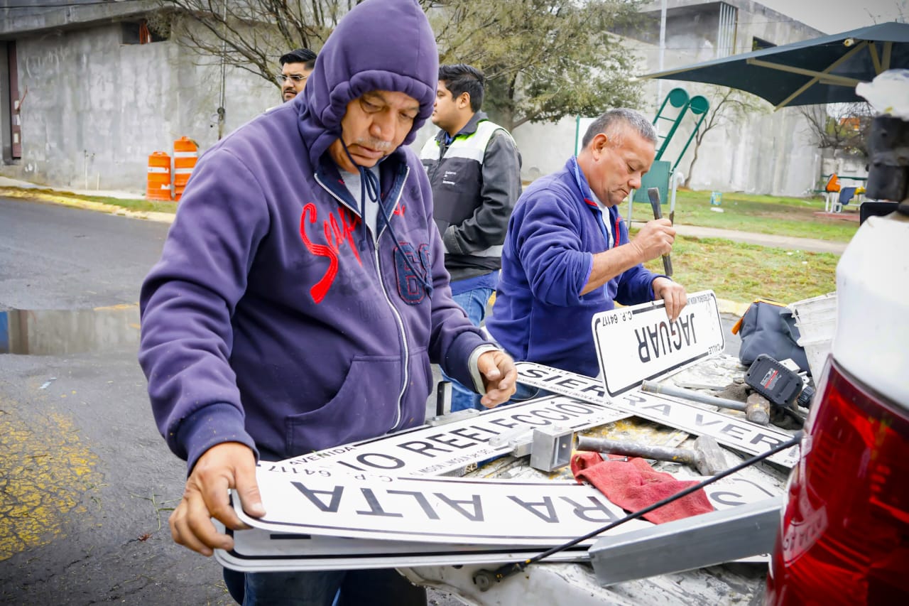 El municipio de Monterrey cuenta con mil 146 colonias, de las cuales más del 40 por ciento presentan nomenclaturas en mal estado o inexistentes.