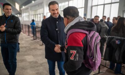 De la Garza inspeccionó la construcción de nuevas canchas de fútbol y la remodelación del domo acuático.