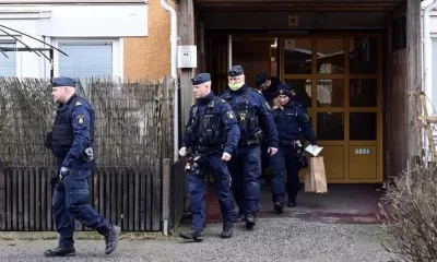 Las fuerzas de seguridad mantienen acordonada la zona y han confinado a los estudiantes de escuelas cercanas por precaución.