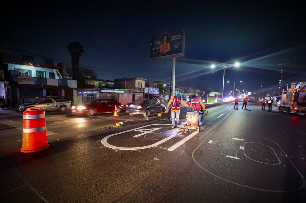 Con trabajos de bacheo y delimitación de carriles busca ofrecer calles seguras para conductores y peatones y, por tanto, reducir el índice de accidentes.