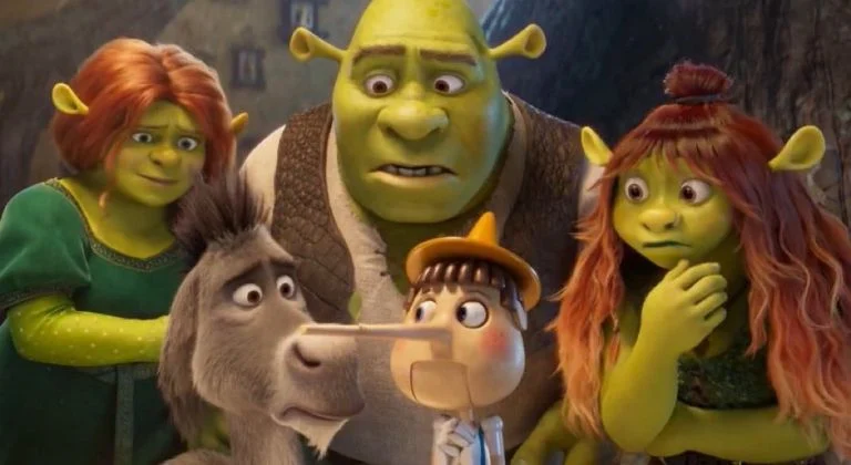 La trama se centrará en la vida de Shrek como padre de tres ogros adolescentes, explorando nuevas situaciones cómicas y conmovedoras.