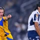 El segundo tiempo fue el escenario del show de Jacqueline Ovalle, quien con un doblete se convirtió en la segunda máxima goleadora de los clásicos regios,