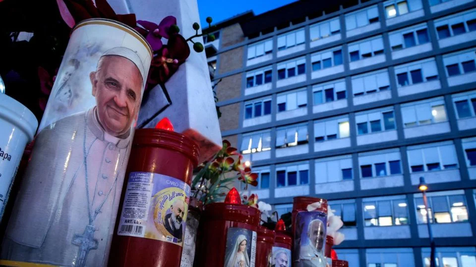 La Santa Sede enfatizó que este acto de oración es una muestra de apoyo y no una señal de un empeoramiento en su estado de salud.