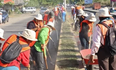 Los migrantes participan en actividades como la limpieza de calles y áreas públicas, lo que les permite obtener ingresos para cubrir sus necesidades básicas