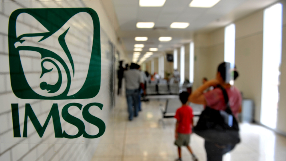 Según el IMSS, esta tecnología agiliza el registro de consultas, evita errores en la captura de información, y reduce en un 40% el tiempo que los médicos dedican a escribir notas médicas.