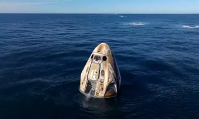 El retraso en el regreso de los astronautas se debió a fallos técnicos en la cápsula Starliner de Boeing, que inicialmente debía llevarlos de vuelta tras un breve periodo de prueba.