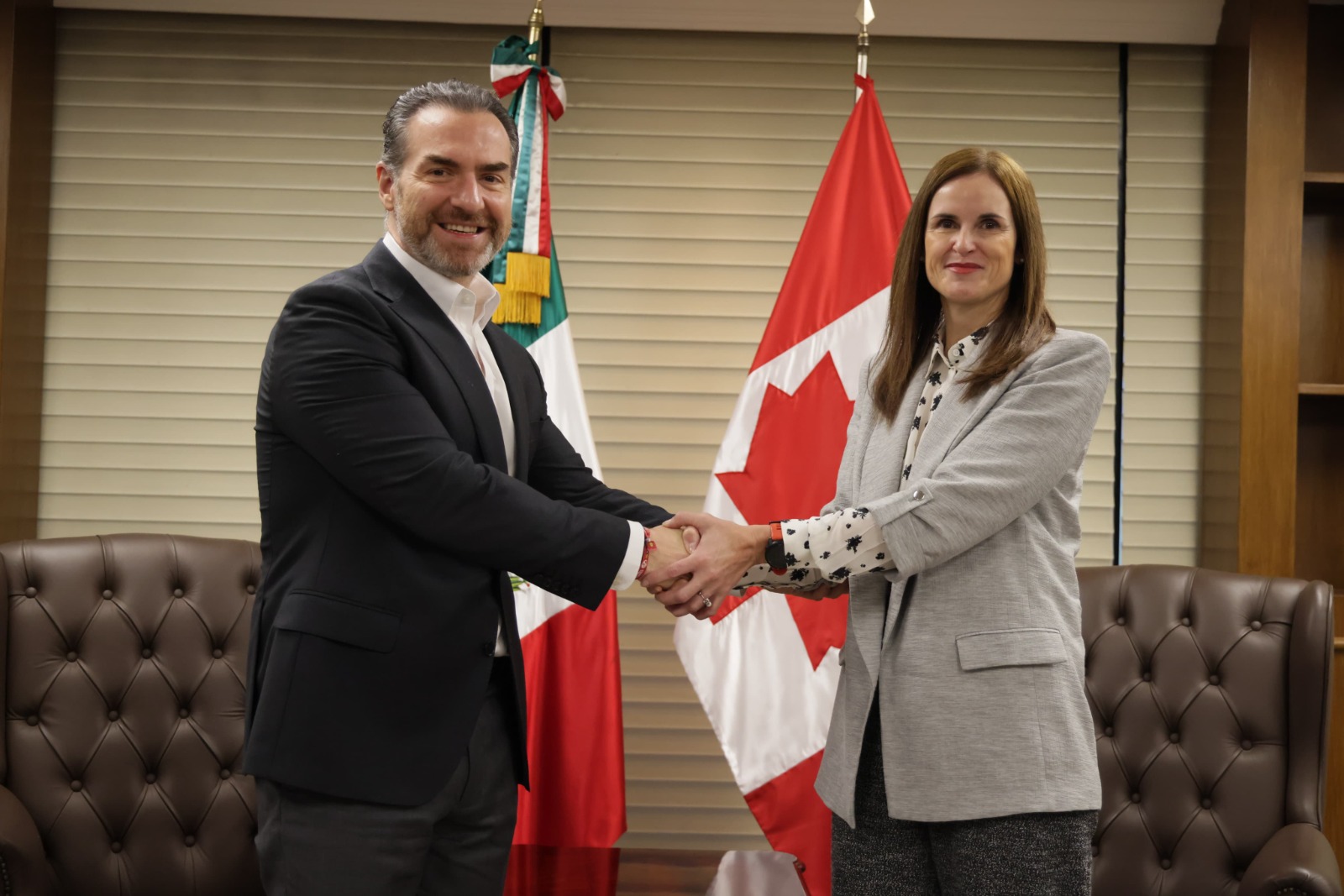 De la Garza abogó por la unión bilateral para enfrentar el reto que representa la relación con Estados Unidos.