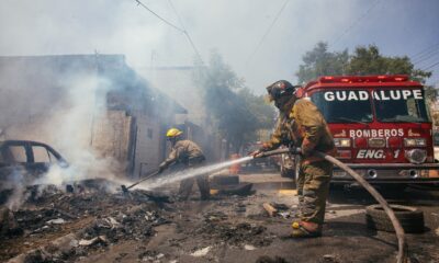 El gobernador también indicó que, además de los 50 millones de pesos, se analizará la posibilidad de destinar recursos adicionales para la adquisición de nuevo equipo y mejorar la capacidad operativa de los bomberos