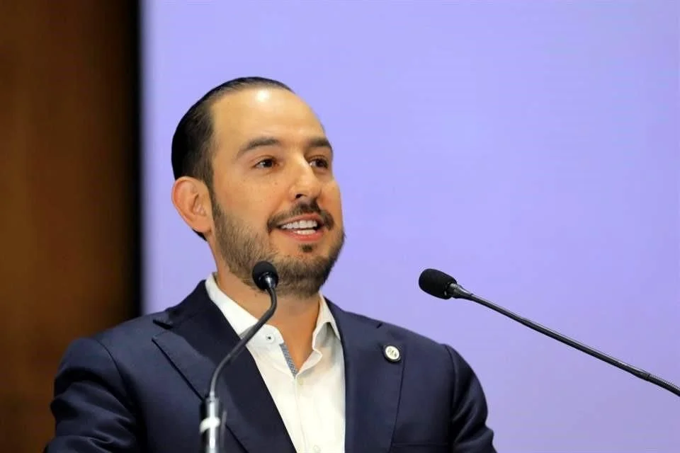 Aunque la magistrada Mónica Lozano propuso sancionar al panista con una disculpa pública, su inscripción en el padrón de agresores y la toma de un curso de sensibilización, sus colegas Luis Espíndola y Rubén Lara rechazaron la propuesta