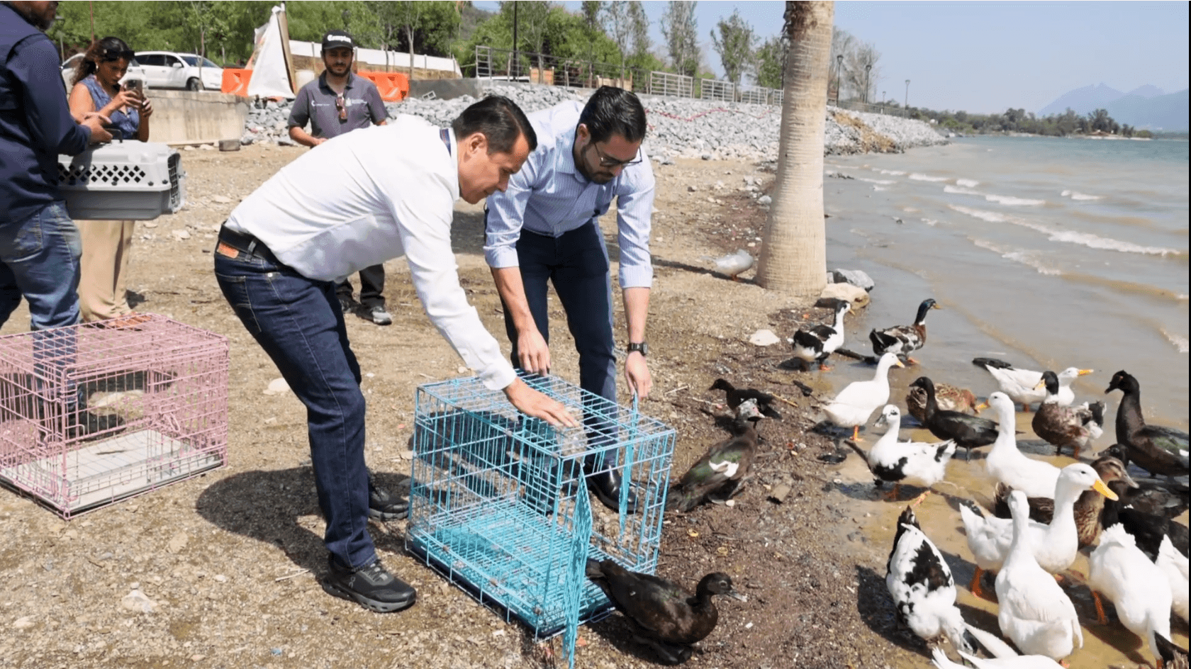 El acuerdo fue suscrito por los alcaldes David de la Peña Marroquín y Daniel Carrillo Martínez, quienes destacaron la importancia de esta colaboración para garantizar el bienestar de aves, tlacuaches y otras especies endémicas.