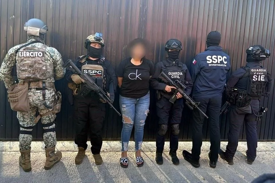 Luego de una audiencia de más de 10 horas, el juez dictaminó la nulidad de todos los indicios asegurados durante su detención, debido a inconsistencias en las versiones de los elementos de seguridad y la falta de pruebas sólidas por parte de la Fiscalía General de la República (FGR).