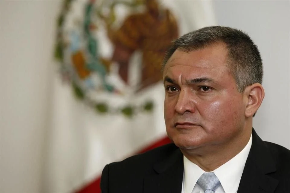 . La sentencia obliga a García Luna a pagar 748 millones de dólares, mientras que su esposa deberá cubrir mil 740 millones de dólares en concepto de daños y perjuicios.