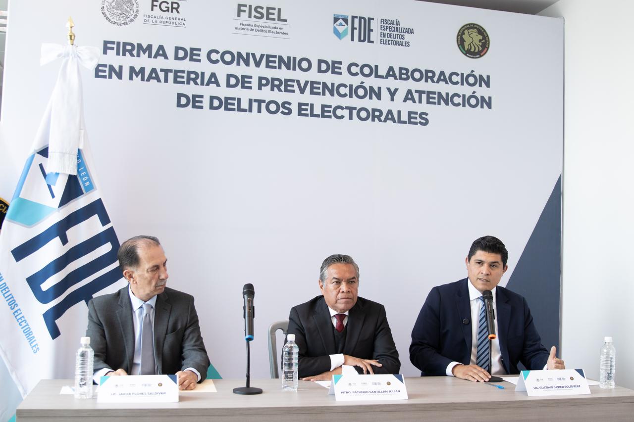 El acto protocolario se llevó a cabo en las instalaciones de la FDE Nuevo León y fue encabezado por el Fiscal Electoral Federal, Facundo Santillán; el Fiscal Electoral de Nuevo León, Gustavo Solís; y el Fiscal General del Estado, Javier Flores.