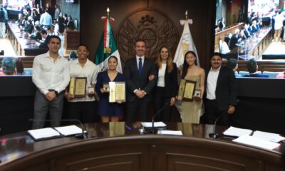 El alcalde Adrián de la Garza Santos entregó las preseas alusivas y los felicitó por sus exitosas actuaciones en competencias a nivel internacional.