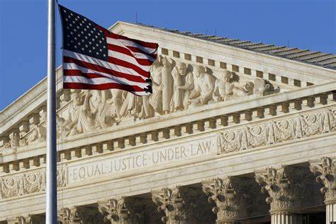 Tribunales de distrito en Maryland, Massachusetts y el estado de Washington suspendieron el decreto por considerarlo inconstitucional.