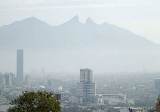 El funcionario señaló que durante marzo y abril, el polvo que llega a la región generalmente proviene del desierto de Chihuahua y otras zonas áridas del norte del país