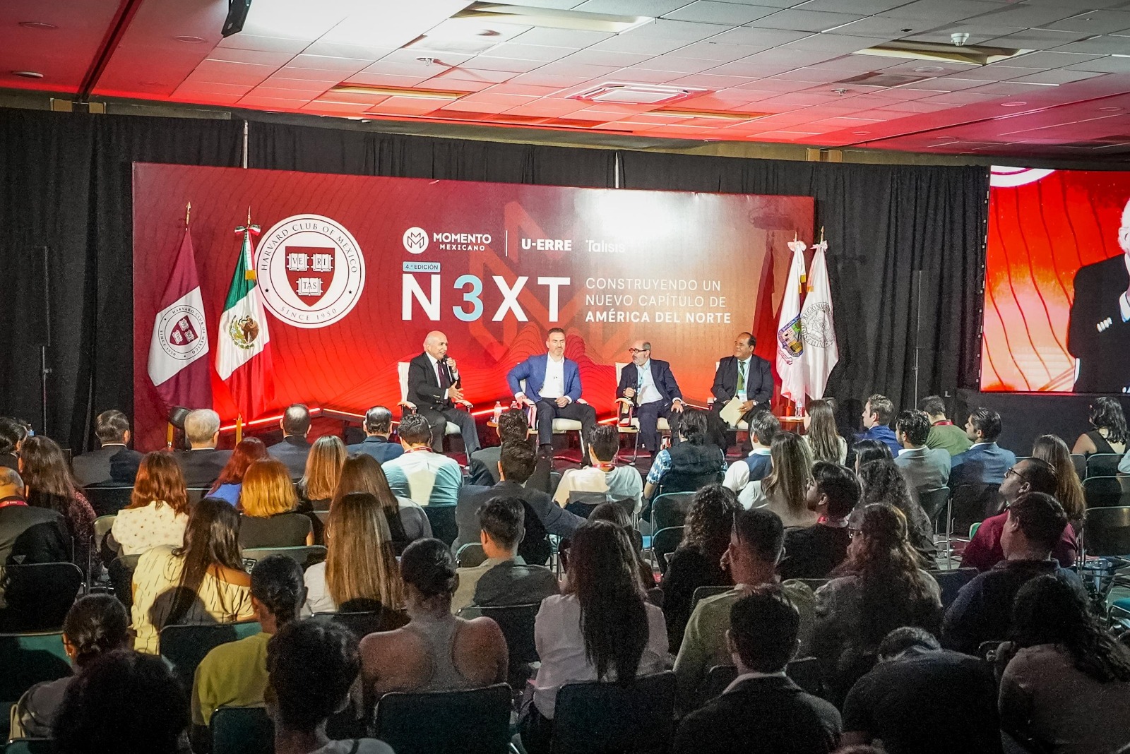 Estuvo como panelista junto con expertos en el tema de la cuarta conferencia de “Momento Mexicano 2025” en la UERRE.