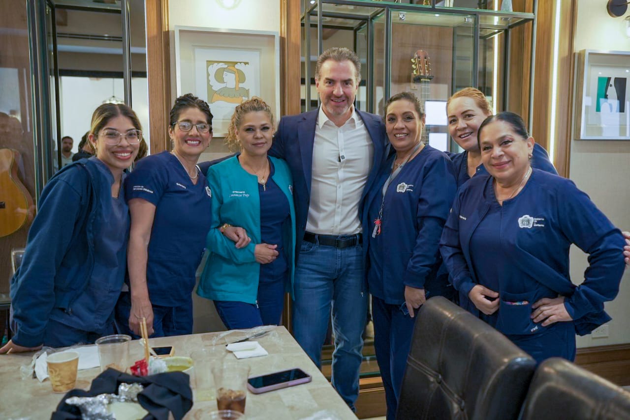 Para Adrián de la Garza, esta conmemoración no debe ser sólo un día, y sugirió que se dé un paso a la reflexión para visualizar los retos del sector a fin de consolidar un sistema de salud más fuerte.