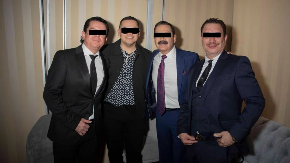 La Fiscalía de Jalisco investiga no solo el concierto del 29 de marzo en el Auditorio Telemx, sino también otras actuaciones en Villa Purificación (26 de abril), Cihuatlán (3 de mayo) y Tequila (4 de mayo), donde la banda habría interpretado canciones en honor a “El Mencho”
