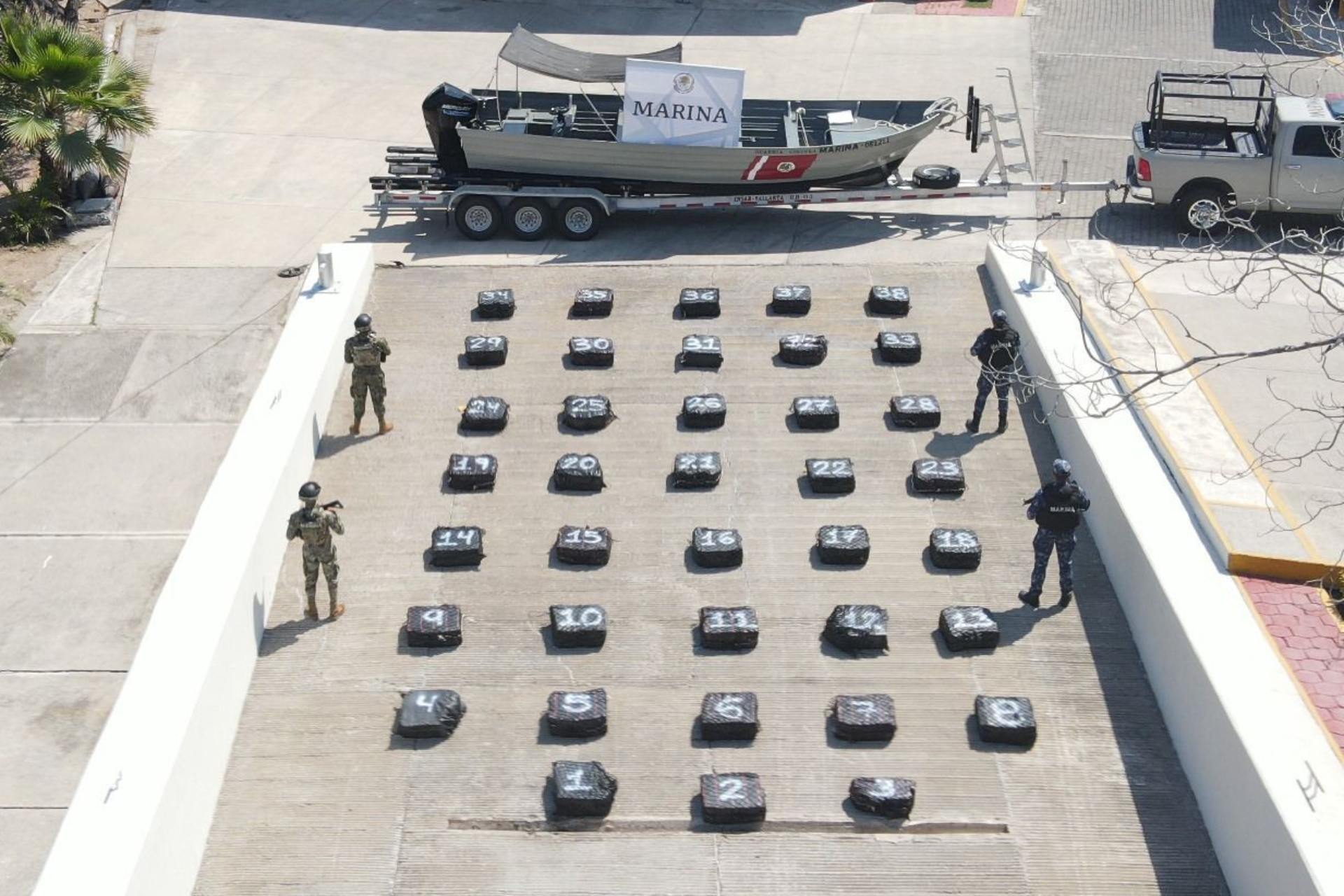 En la operación participaron embarcaciones y unidades aéreas de la Armada de México, con apoyo de la Secretaría de la Defensa Nacional, la Fiscalía General de la República, la Guardia Nacional y la Secretaría de Seguridad y Protección Ciudadana.