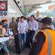 La Secretaría de Seguridad Ciudadana de la CDMX implementó un fuerte operativo de seguridad, con elementos resguardando los accesos al aeropuerto, especialmente en la Terminal 1.