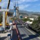 Villarreal explicó que, aunque el cauce del Río Santa Catarina puede desbordarse durante tormentas fuertes, esto no representa una amenaza para la integridad del sistema ferroviario elevado que se construye paralelo a la avenida Constitución
