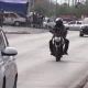 En caso de incumplimiento, la motocicleta será retirada de circulación y el conductor deberá acudir al Centro de Justicia Cívica, donde un juez determinará la sanción correspondiente.