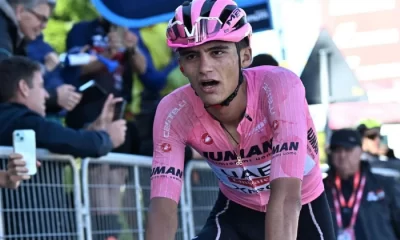 Carapaz dio un golpe en la clasificación general al sacarle 1.36 a Del Toro, y 42 segundos a Simon Yates, quien ahora es segundo en la general, a 36 segundos del líder.
