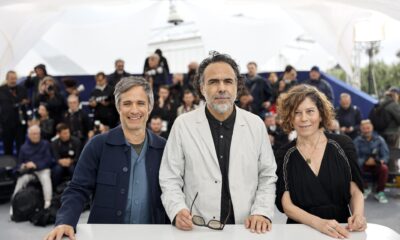 Gael García Bernal, visiblemente conmovido, rompió en llanto al tomar el micrófono: “Me prometí que iba a empezar a llorar cuando empezara la película y no ahora. Uno ya está grande”, dijo entre aplausos, y luego agradeció a Iñárritu: “Me cambiaste la vida, cabrón”.