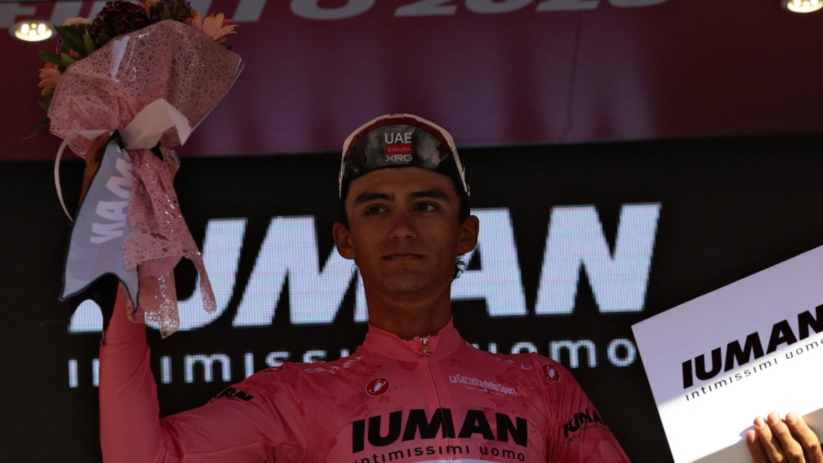 Del Toro no solo hizo historia como el primer mexicano en encabezar la clasificación general de la icónica carrera italiana, sino también como el ciclista más joven del siglo XXI en lograrlo.