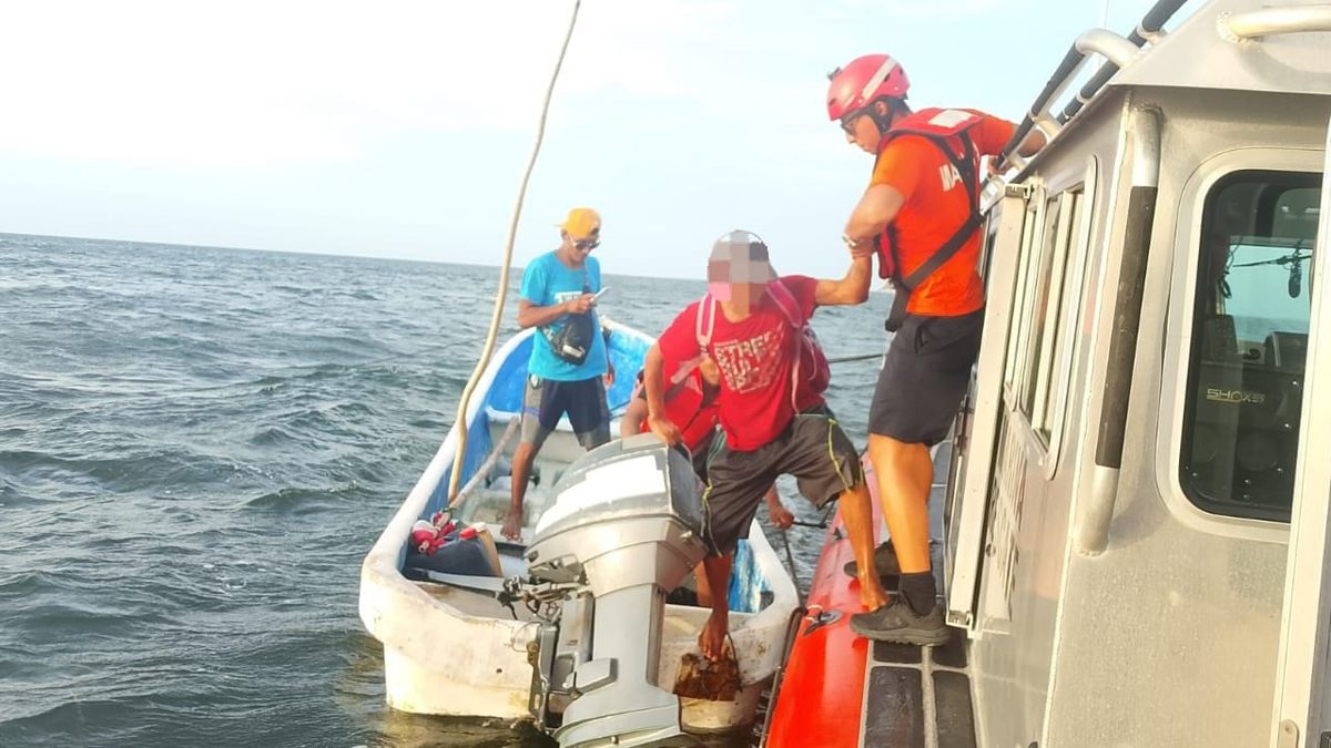 En tierra, personal de Sanidad Naval les brindó atención médica, confirmando que todos se encontraban en buen estado de salud.