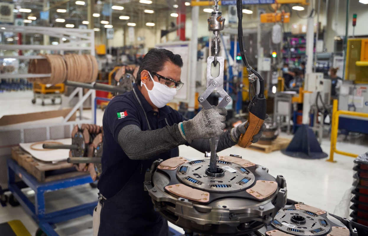 El titular de la Secretaría del Trabajo aseguró que reducir la jornada laboral no implica una baja en la productividad ni en el valor generado por las empresas, sino que representa una mejora en la calidad de vida de los trabajadores.
