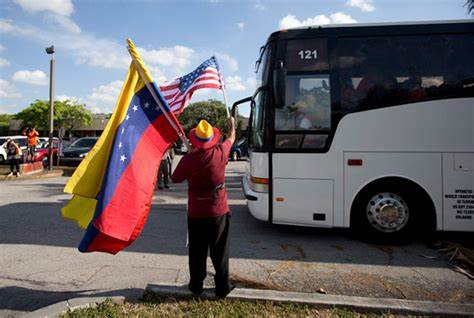 El fallo se da en un contexto en el que el presidente Trump, quien volvió al poder en enero, busca endurecer su política migratoria, incluyendo la deportación masiva de migrantes que se encuentran ilegalmente en el país.
