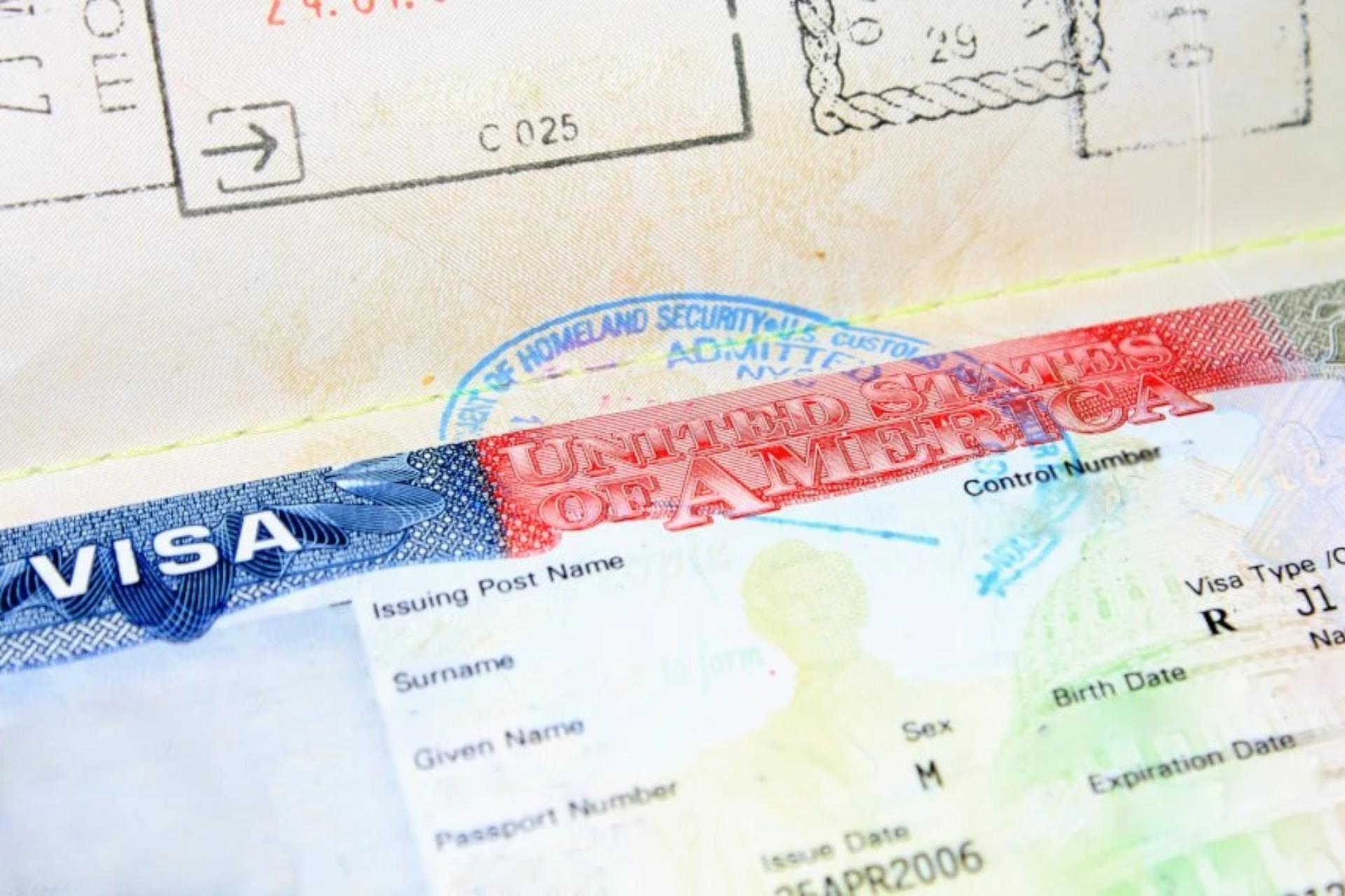 Desde 2019, los formularios de solicitud de visa ya incluían el requerimiento de proporcionar perfiles en redes sociales, pero ahora se intensificará la evaluación de esta información como parte del análisis de antecedentes.