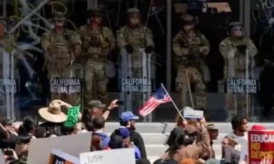 Las tensiones en la ciudad se han intensificado desde el viernes, tras una serie de redadas antiinmigrantes ordenadas por el gobierno federal, que generaron protestas ciudadanas