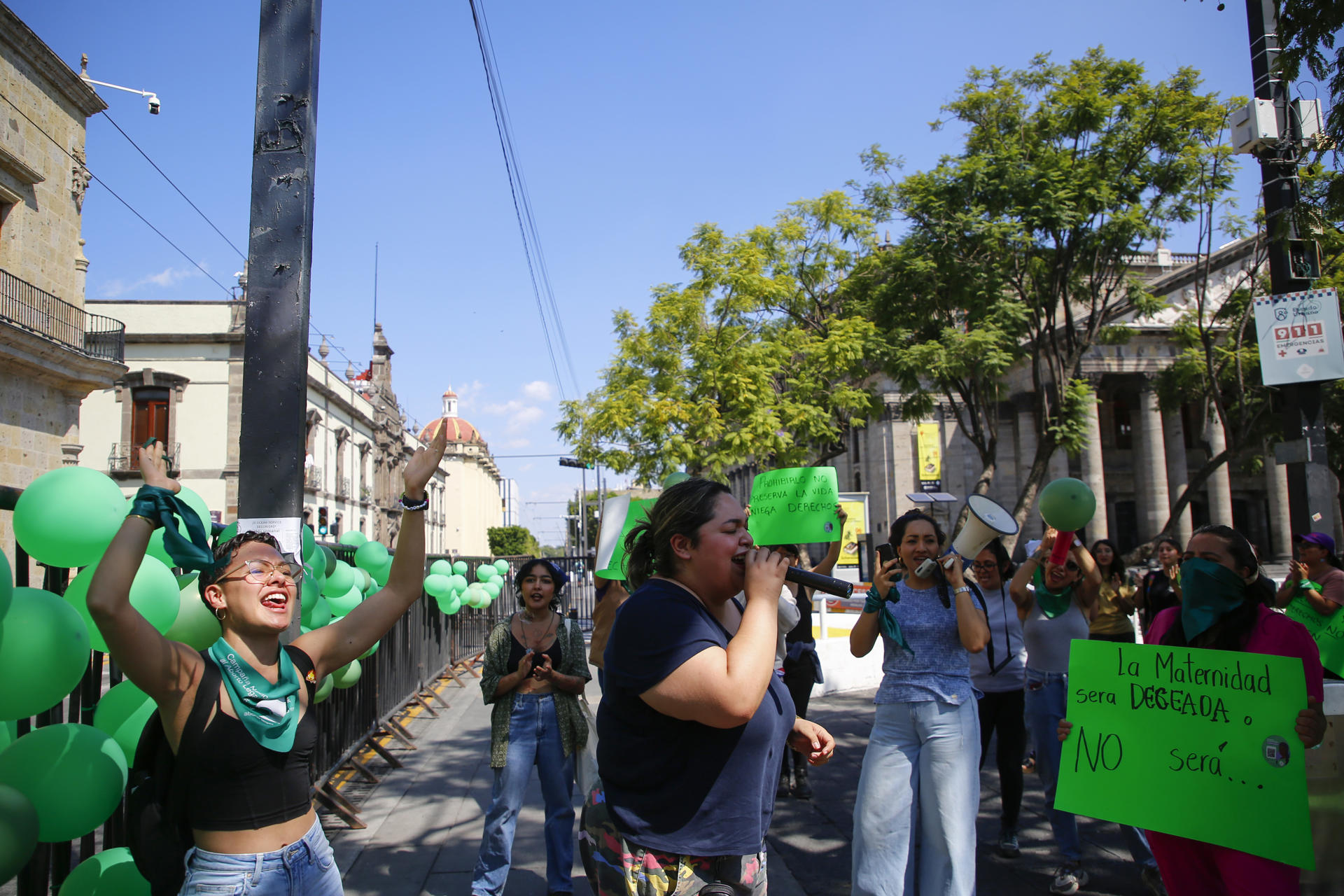 Con esta decisión, Guanajuato se mantiene entre los nueve estados del país que aún no han armonizado sus leyes con el criterio de la Suprema Corte de Justicia de la Nación (SCJN), que ordena garantizar los derechos reproductivos de las mujeres.