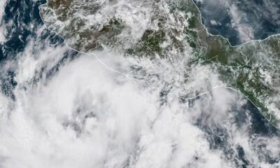 El fenómeno se desplaza frente a las costas de Guerrero y se prevé que siga una trayectoria paralela a la costa suroeste de México, sin tocar tierra en el corto plazo.