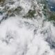 El fenómeno se desplaza frente a las costas de Guerrero y se prevé que siga una trayectoria paralela a la costa suroeste de México, sin tocar tierra en el corto plazo.
