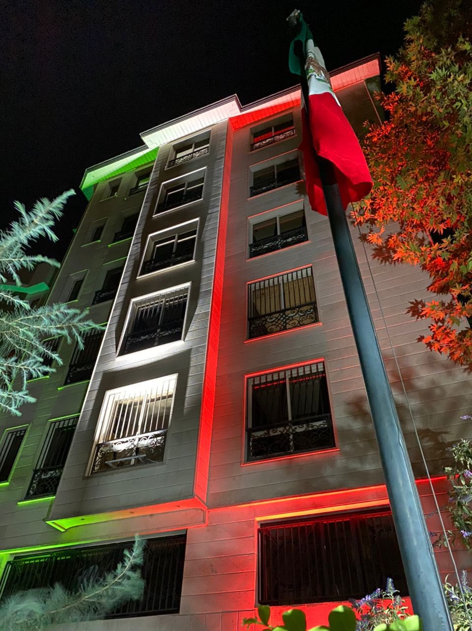 La SRE señaló que el personal diplomático mexicano en Teherán mantiene vigilancia constante sobre la situación en el país persa, con el fin de garantizar la seguridad de los mexicanos que aún se encuentran en la zona.