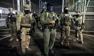 Según el abogado Mustafa Cetin, alrededor de 50 detenidos derribaron una pared del dormitorio tras alterarse por la demora en la comida.