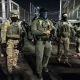 Según el abogado Mustafa Cetin, alrededor de 50 detenidos derribaron una pared del dormitorio tras alterarse por la demora en la comida.